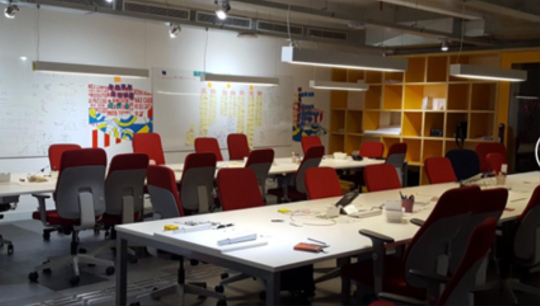 Ambiente colaborativo da sede corporativa Thoughtworks